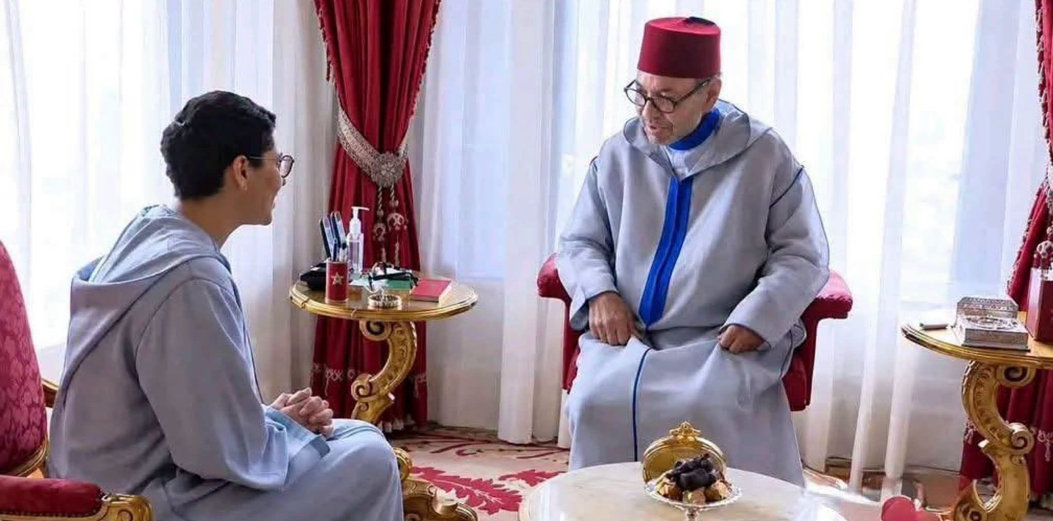 جريدة الفضيحة تبارك الثقة الملكية …